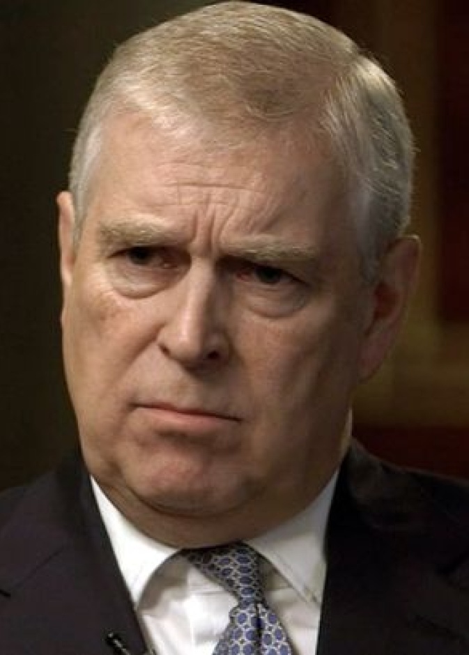 من هو الأمير أندرو الذي أحرج العائلة المالكة البريطانية بفضائحه؟