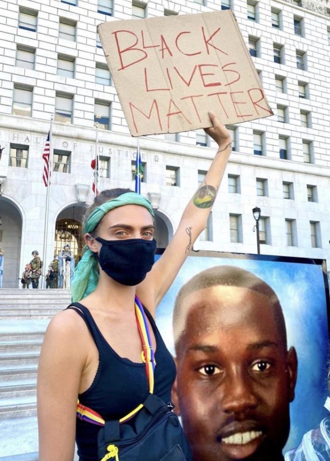 قرر بعض المشاهير المشاركة بأنفسهم في المظاهرات ضد العنصرية مثل كارا ديليفين‎