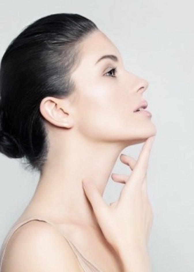 تعمل حقن البوتوكس على المساعدة في شد مظهر عضلات الرقبة