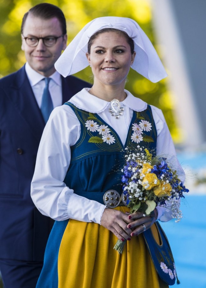 هكذا احتفلت الأميرة فيكتوريا بالعيد الوطني للسويد هذ العام