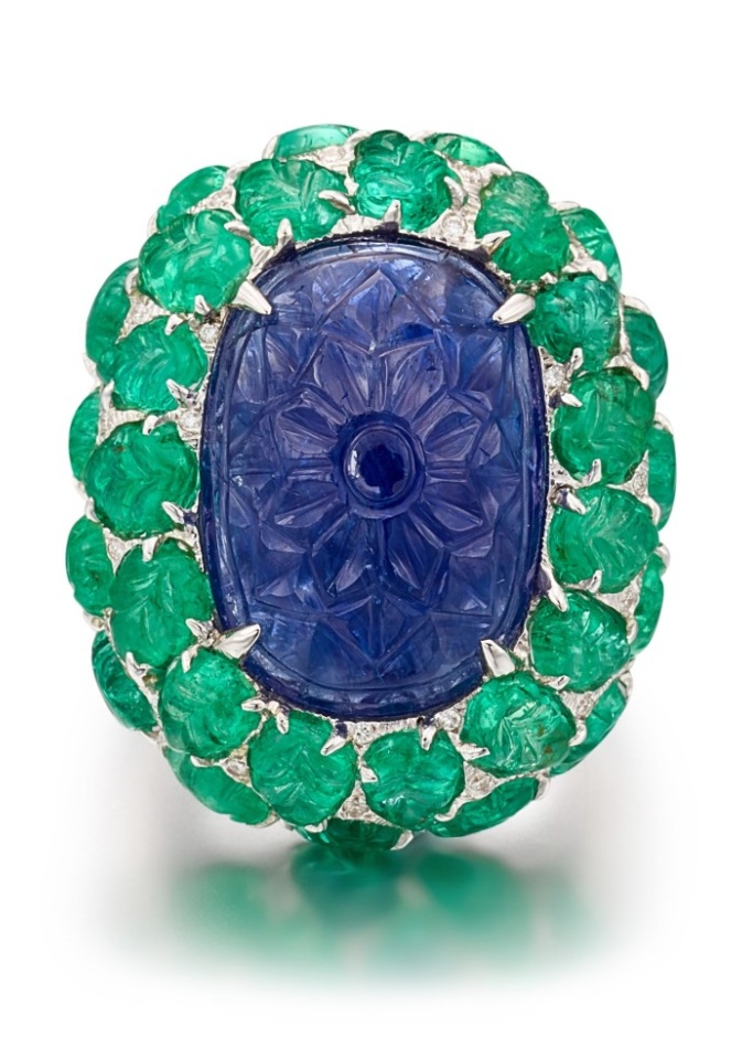  خاتم من الزمرد والياقوت الأزرق المنحوت