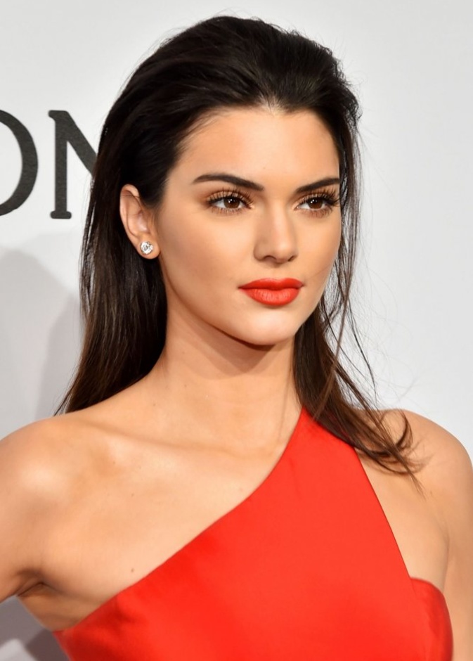  الوان احمر شفاه مرجاني موضة صيف 2020 بأسلوب Kendall jenner