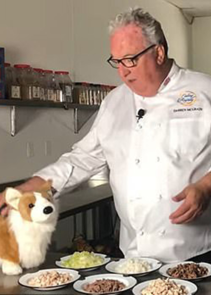 طاهي ملكي سابق يكشف عن وجود قائمة طعام خاصة بكلاب الملكة الأليفة