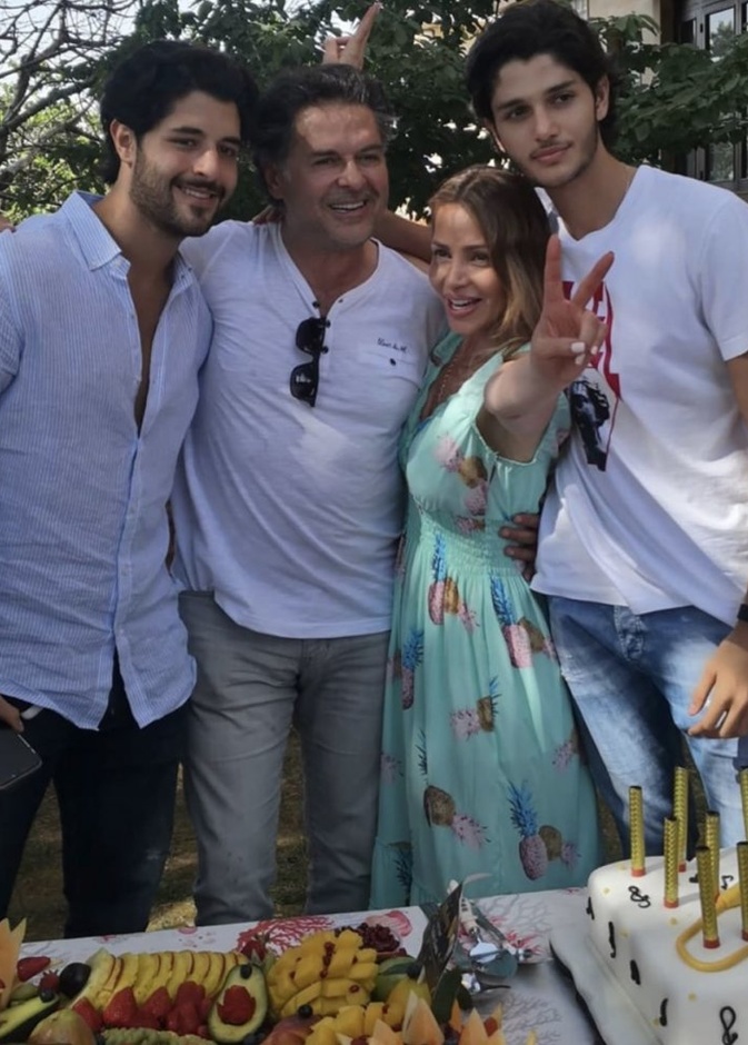 احتفالات عيد ميلاد راغب علامة الـ58 برفقة زوجته وأولاده