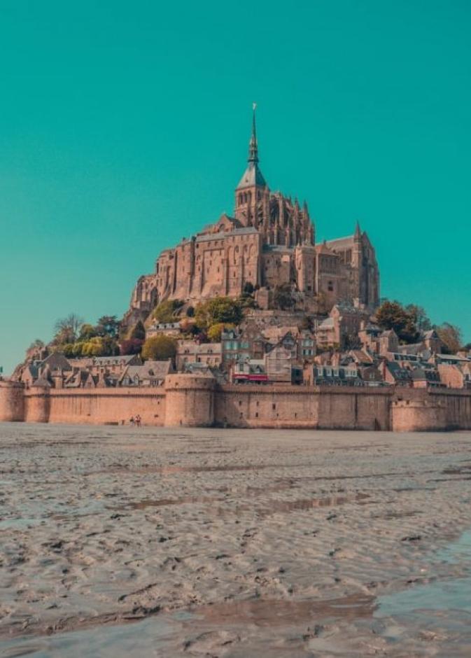 قلعة مونت سانت ميشيل Mont-Saint-Michel، فرنسا بواسطة Bharat Patil.