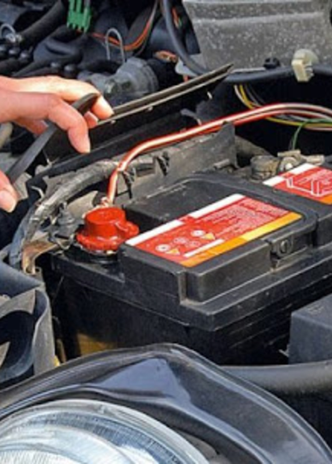  فحص السيارة في مركز الصيانة