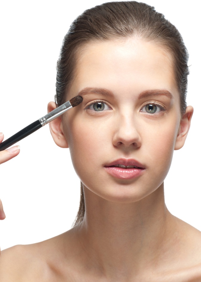 اعتمدي الظلال الفاتحة إذا كنت من صاحبات العيون الصغيرة