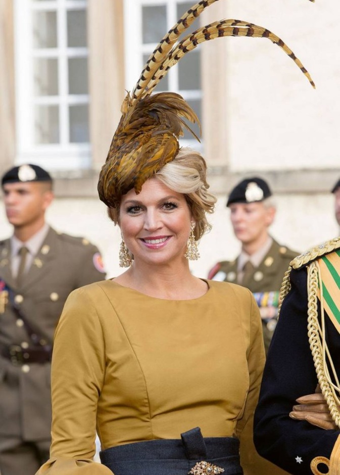 قبعات سيدات العائلات الملكية ذات التصميمات الغريبة.. تتحدى الجاذبية الأرضية