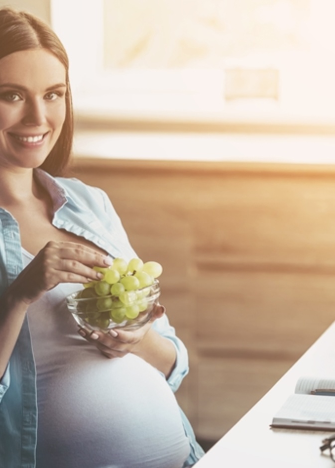 فوائد العنب للحامل في الأشهر الأولى