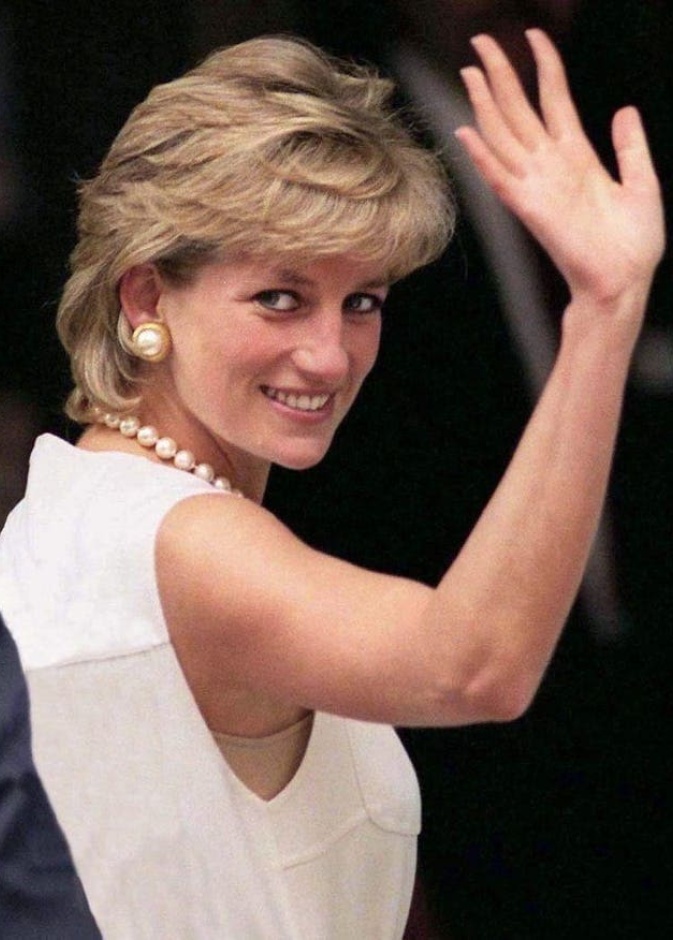 10 فساتين للأميرة ديانا نتمنى مشاهدتهم في الموسم الرابع من مسلسل " The Crown"