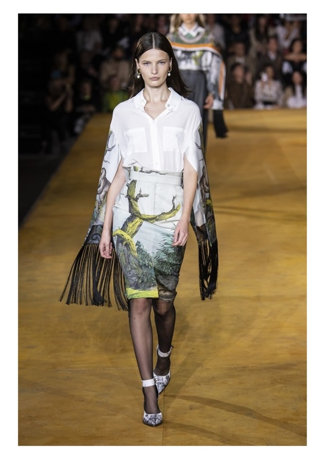 إطلالة كلاسيكية من "آن دومولوميستر"  Ann Demeulemeester