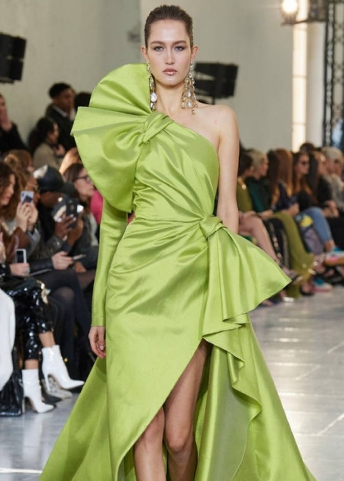  فستان سهرة كتف واحد من  Elie Saab