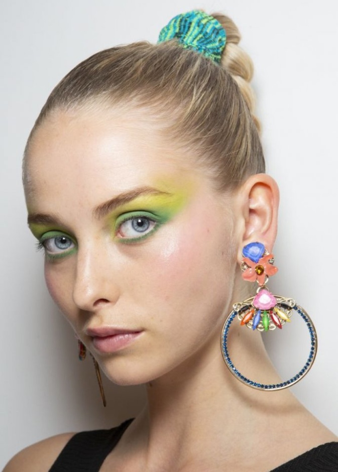  رسمات مكياج عيون خضراء اجدد صيحات صيف 2020 بأسلوب عارضات Christian Siriano