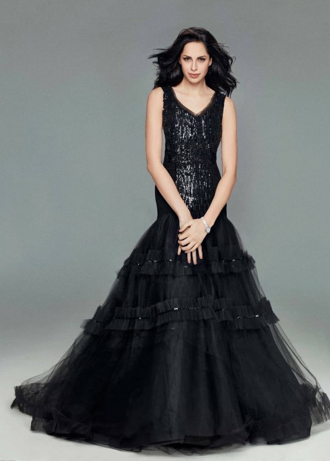  اجمل فساتين سهرة لطويلات القامة من امال ماهر