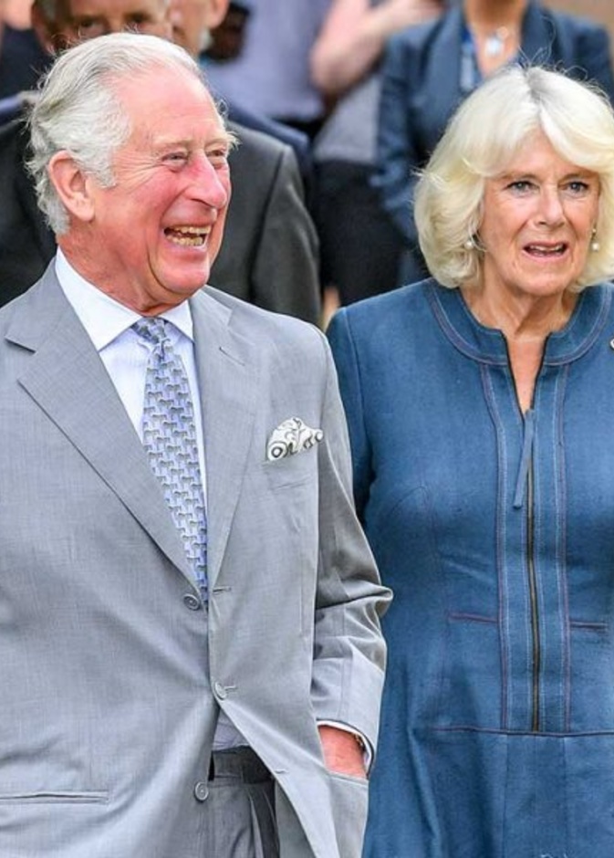 الأمير تشارلز وزوجته يظهران في أول مهمة ميدانية بعد تخفيف إجراءات الإغلاق