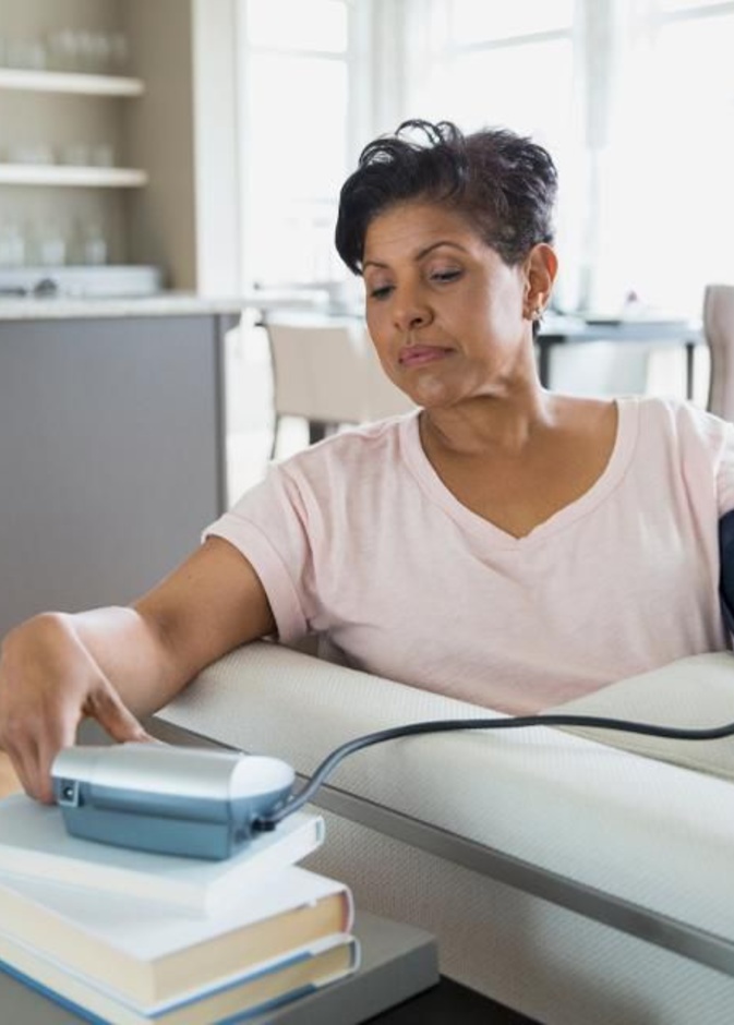 مراقبة تطور الأعراض مهم أثناء العزل المنزلي