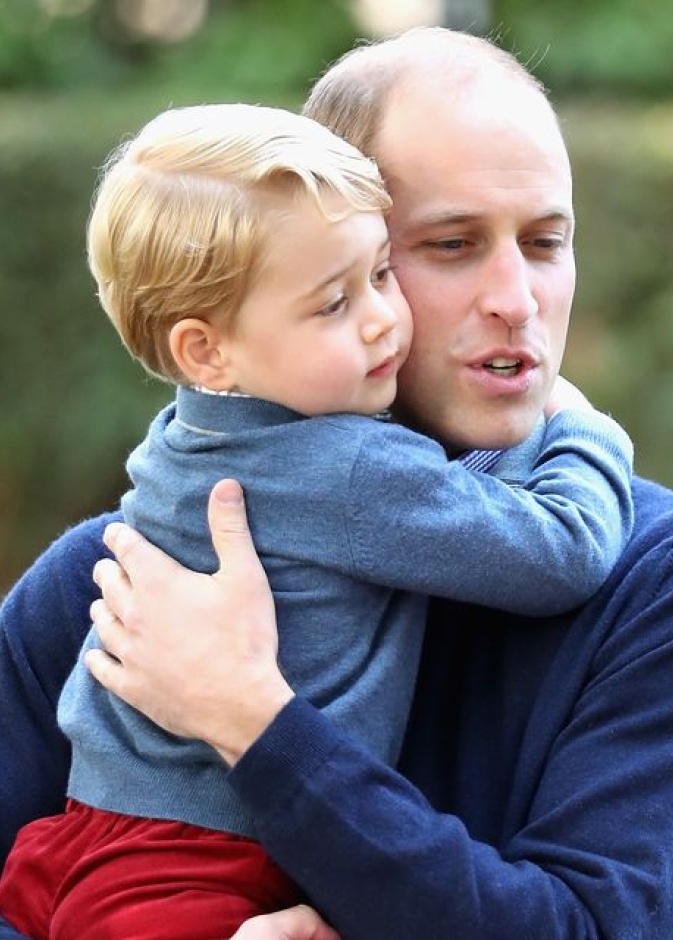 في عيد الأب العالمي.. 7 لقطات دافئة لآباء العائلات الملكية مع أبنائهم