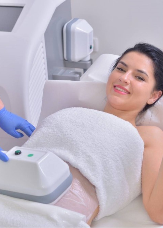  يمكن تجميد الدهون العنيدة في البطن والأرداف والذراعين والأفخاذ