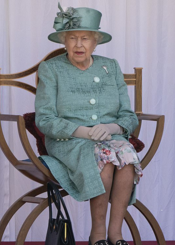 ملكة بريطانيا تقيم في عزل صحي منزلي