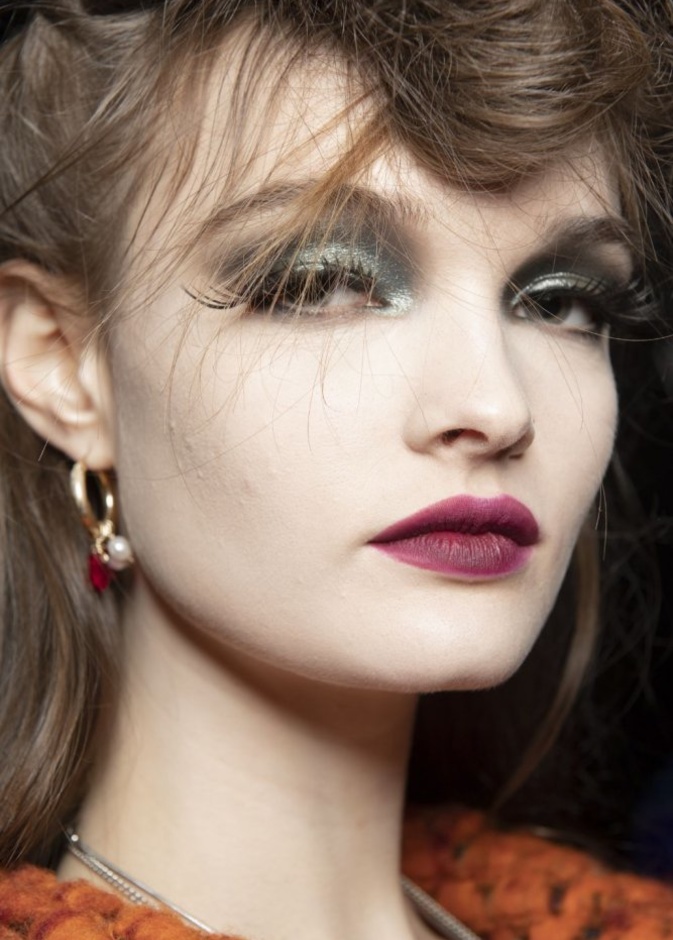 اجدد الوان احمر شفاه مات بتدرجات بنفسجية من دار Anna Sui