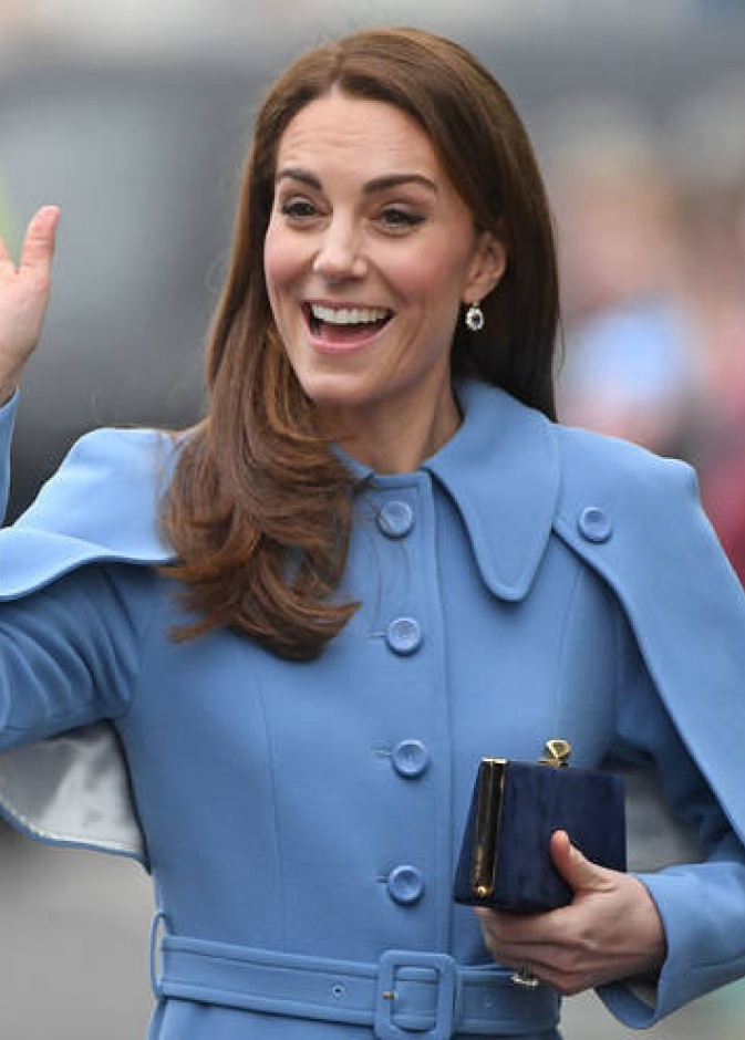 لماذا ترتدي سيدات العائلة المالكة البريطانية اللون الأزرق في الكثير من المناسبات الرسمية؟