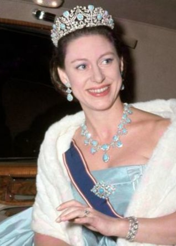 فرصة لامتلاك قطعة من التاريخ الملكي..مجوهرات الأميرة مارغريت في مزاد علني 