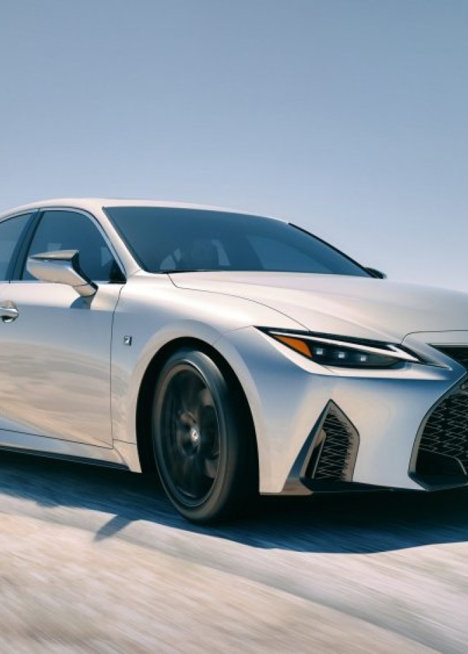 لكزس IS 2021 بثلاث فئات