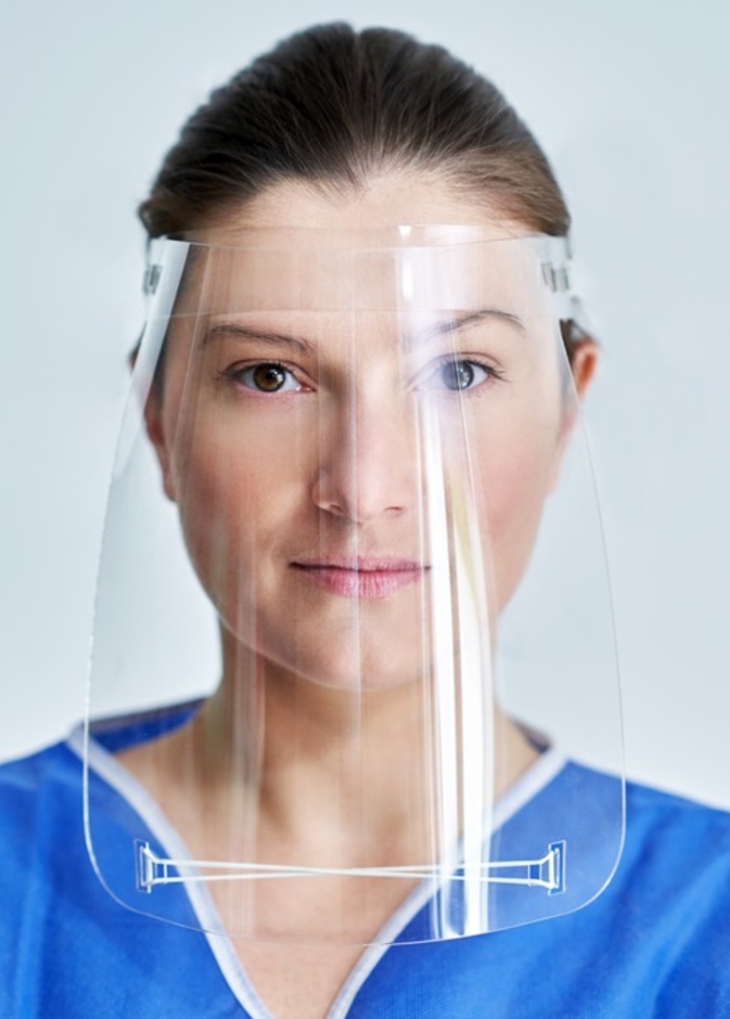 الواقي البلاستيكي لا يغني عن الكمامة للحماية من فيروس كورونا