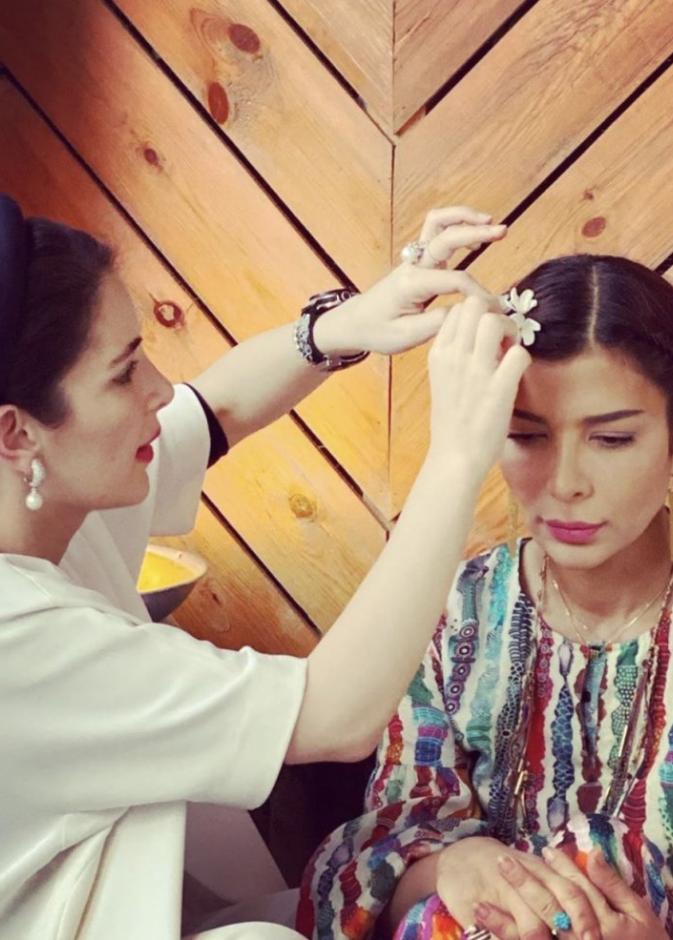 أصالة تهدي ابنتها شام أجمل الكلمات وهي تزين شعرها بالياسمين