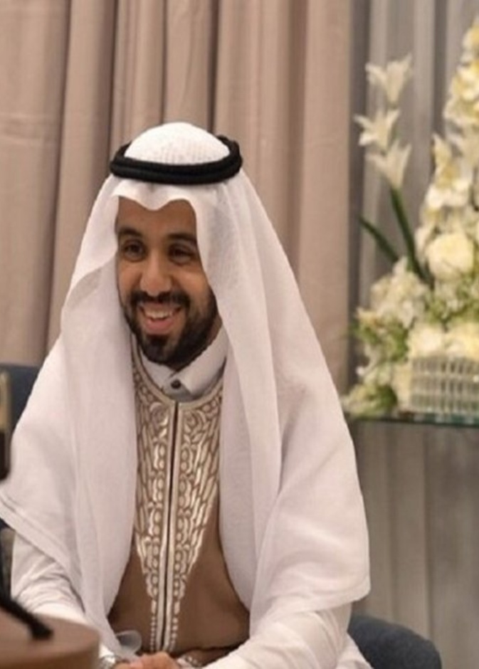  العريس السعودي عبد الرحمن عبد الوهاب اثناء استقباله التهاني عبر انستغرام