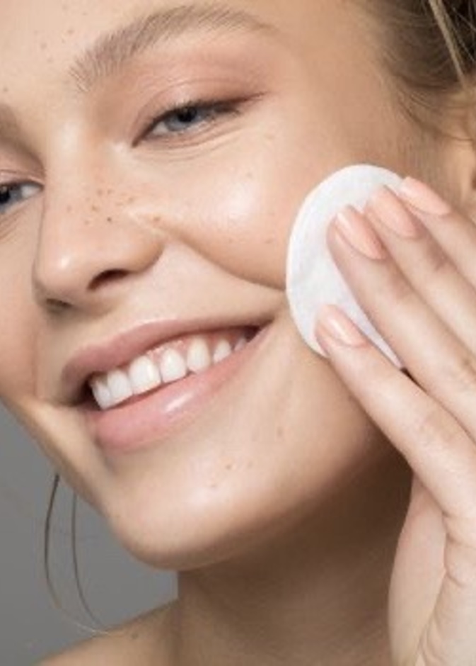 التونر يساعد على ترطيب البشرة والتخلص من الافرازات الدهنية