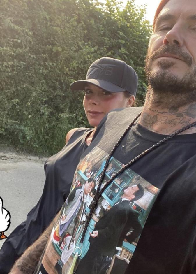 ديفيد بيكهام وزوجته فيكتوريا بيكهام بنزهتهما اليومية خلال الحجر