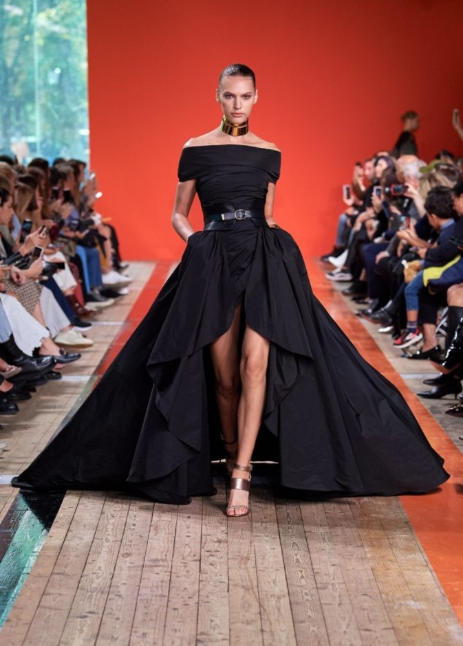  فستان سهرة أسود من Elie Saab
