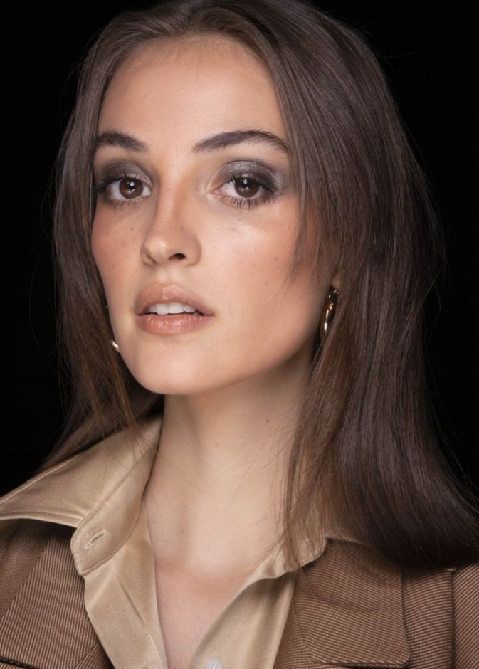 اجمل مكياج عيون ميتاليك متموجة من دار Brandon Maxwell