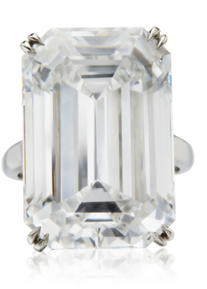 حجر ماس أبيض بحجم 28