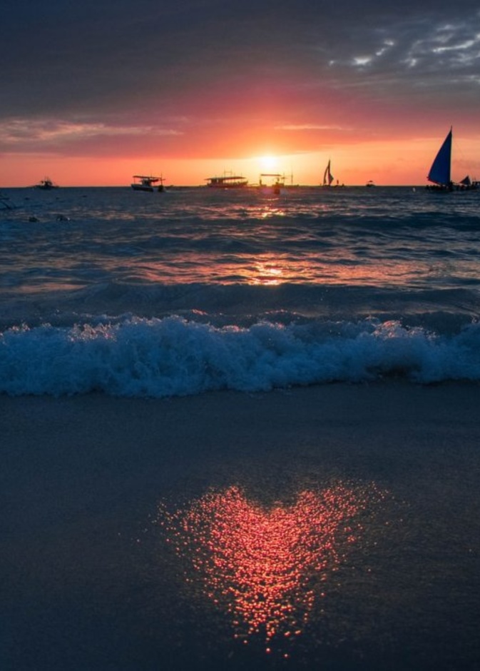الشاطئ الأبيض White Beach، جزيرة بوراكاي بواسطة Wabi Jayme