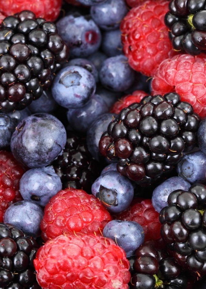 الفواكه الحمراء غنية بالفيتامين "سي"