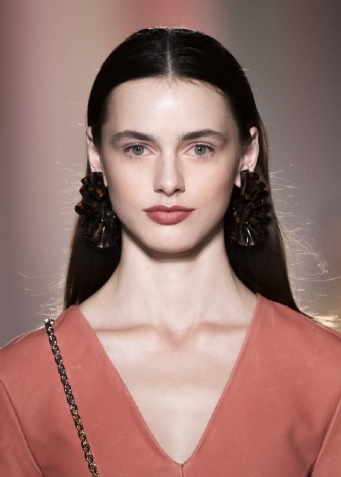 جربي أحمر الشفاه المشمشي من وحي دار aigner