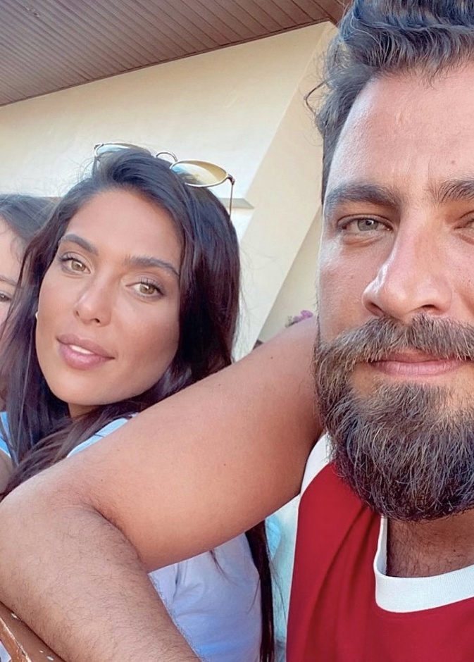 معتصم النهار يقضي وقتاً ممتعاً برفقة زوجته لين وابنتهما ساندرا