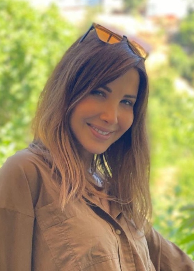 طريقة وضع مكياج ناعم يناسب اللون الزيتي مستوحى من احدث اطلالات نانسي عجرم