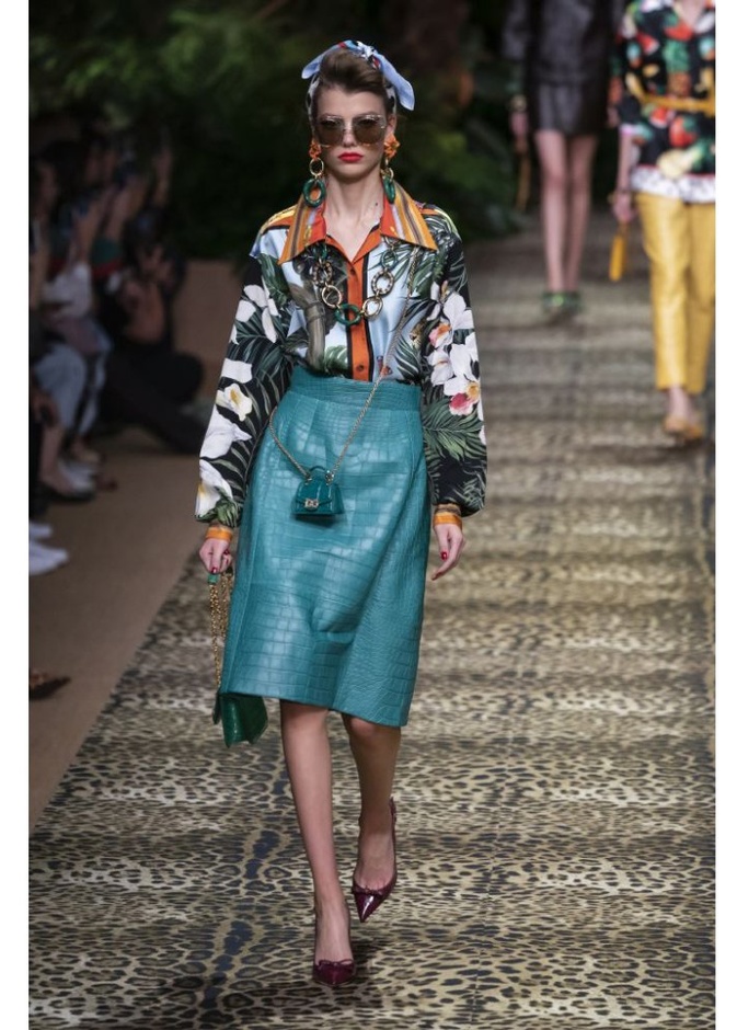 افكار تنسيق القمصان المزخرفة مع التنانير من Dolce&Gabbana