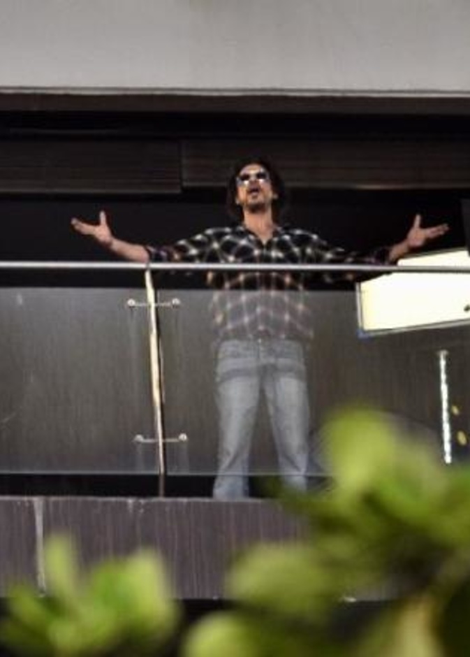 شاروخان Shah Rukh Khan بدأ في تصوير مشروع فني جديد من منزله