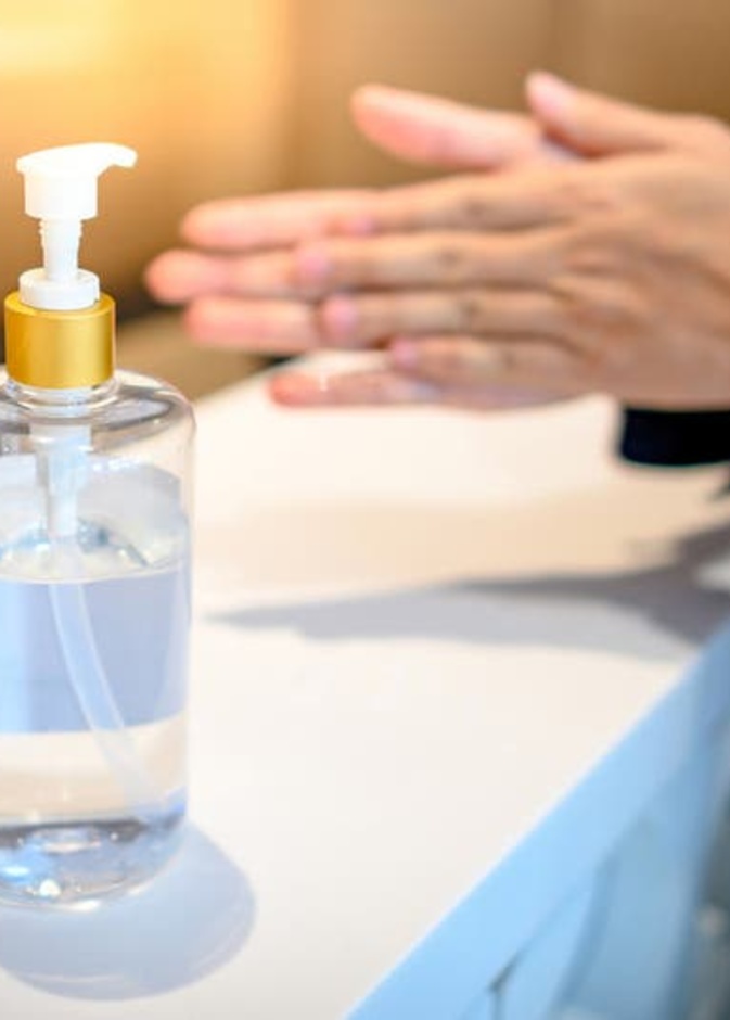 أضرار الإفراط في استخدام معقم اليدين