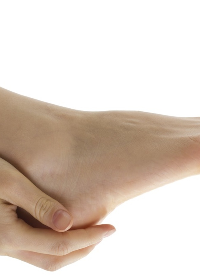 7 نصائح لتخفيف آلام أسفل القدم