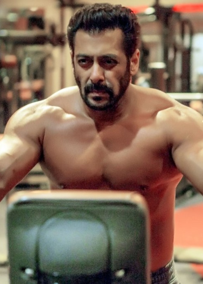 سلمان خان Salman Khan ينشر أحدث صوره أثناء ممارسته الرياضة