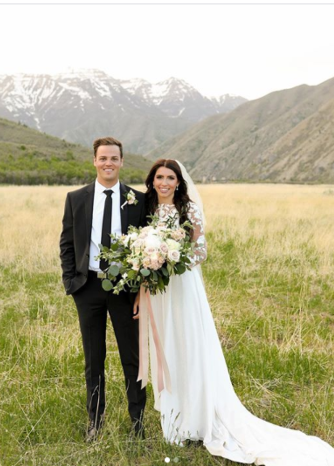 زواج جوش اوزموند في إطار حفل زفاف ضيق بسبب كورونا