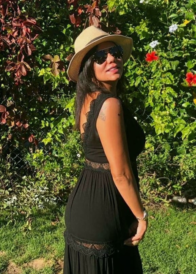  طرق تنسيق الشابوه الكاجوال مستوحى من اطلالات رانيا يوسف في اجازتها الصيفية