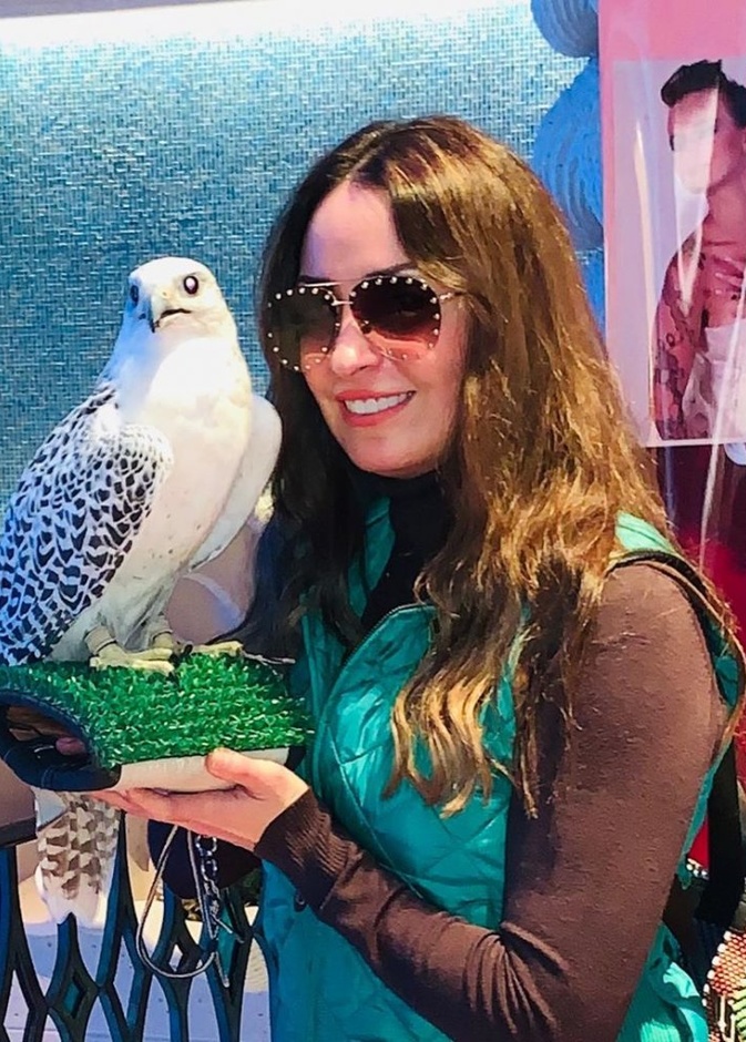 موديلات نظارات شمسية للوجه الطويل من اطلالات نرمين الفقي