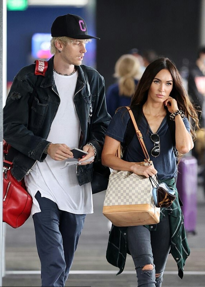 ميجان فوكس و ماشين جن كيلي 