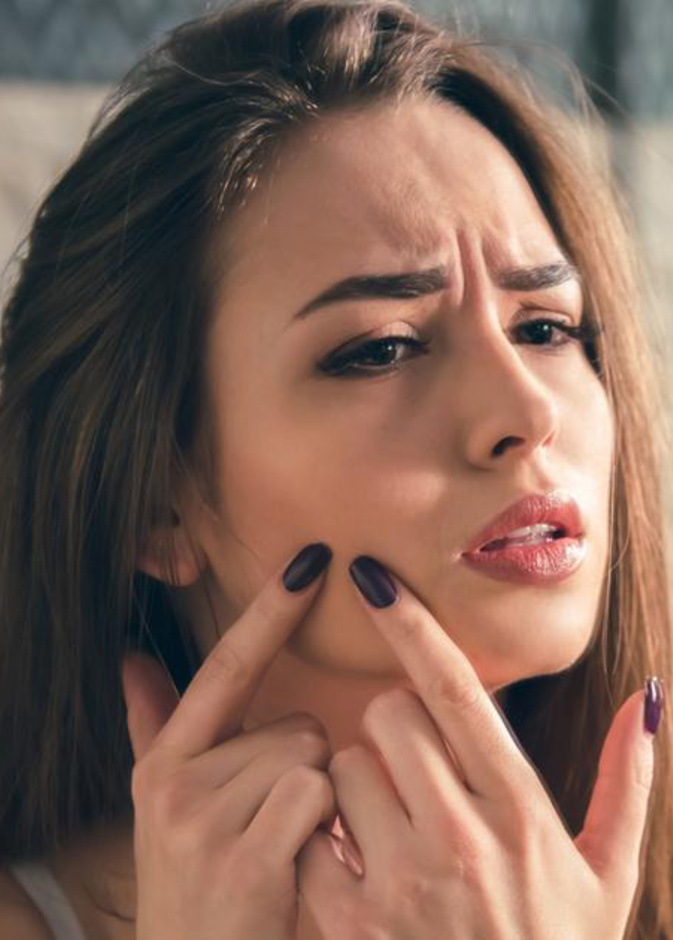 الدمامل من أعراض عدوى بكتيريا المكورات العنقودية